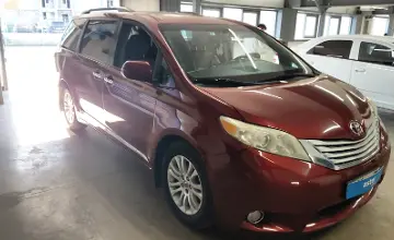 Toyota Sienna 2015 года за 13 000 000 тг. в Астана фото 2