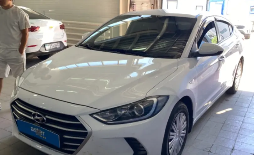 Hyundai Elantra 2017 года за 6 000 000 тг. в Астана