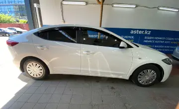 Hyundai Elantra 2017 года за 6 000 000 тг. в Астана фото 4