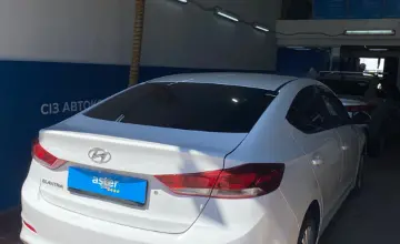 Hyundai Elantra 2017 года за 6 000 000 тг. в Астана