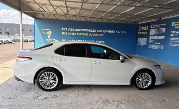 Toyota Camry 2018 года за 11 500 000 тг. в Алматы фото 4