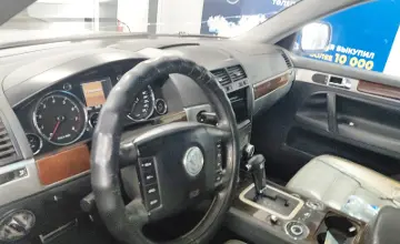 Volkswagen Touareg 2004 года за 2 000 000 тг. в Астана фото 5