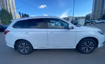 Mitsubishi Outlander 2022 года за 10 500 000 тг. в Астана фото 4