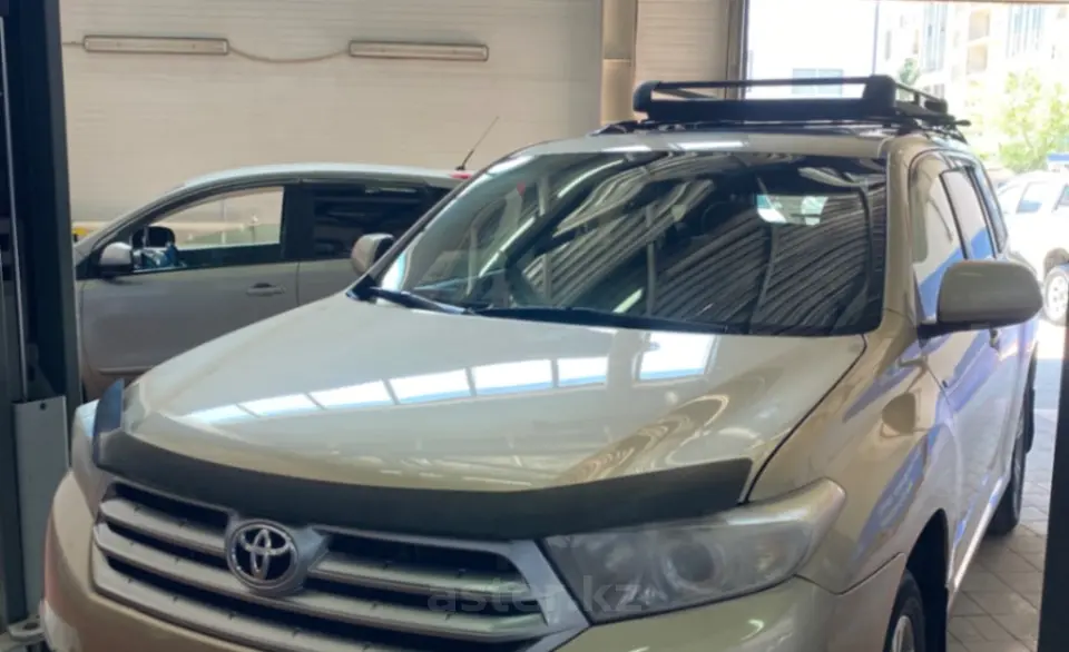 Toyota Highlander 2012 года за 9 400 000 тг. в Астана