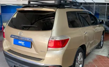Toyota Highlander 2012 года за 9 400 000 тг. в Астана