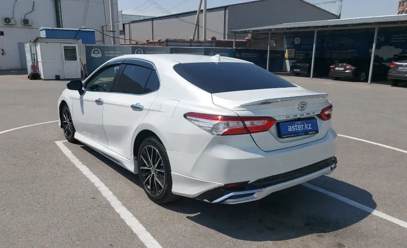 Toyota Camry 2019 года за 10 500 000 тг. в Шымкент фото 4