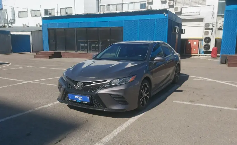 Toyota Camry 2018 года за 10 000 000 тг. в Алматы