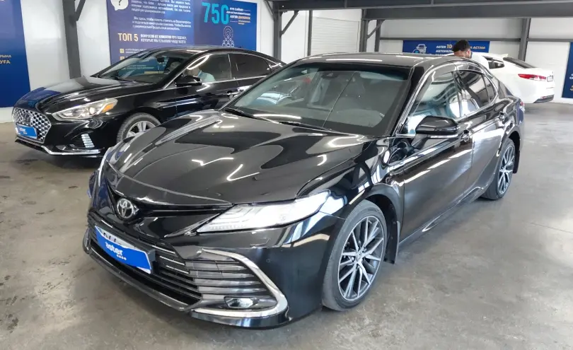 Toyota Camry 2021 года за 15 500 000 тг. в Астана