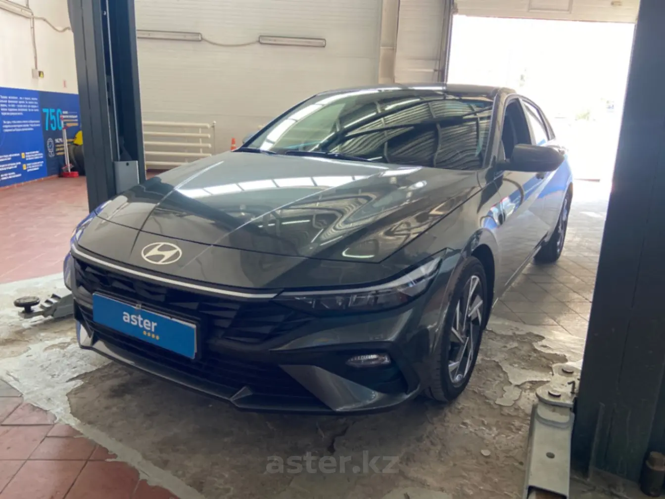 Hyundai Elantra, 2024