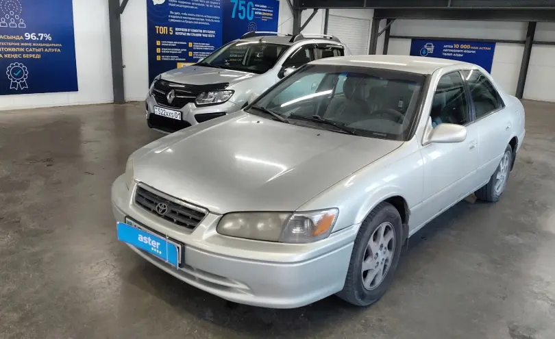 Toyota Camry 2000 года за 3 900 000 тг. в Астана