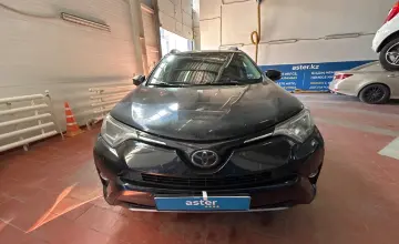 Toyota RAV4 2017 года за 10 000 000 тг. в Астана фото 2