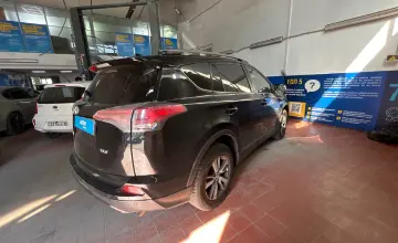 Toyota RAV4 2017 года за 10 000 000 тг. в Астана