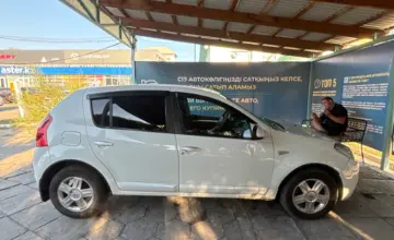 Renault Sandero 2013 года за 3 500 000 тг. в Талдыкорган фото 4