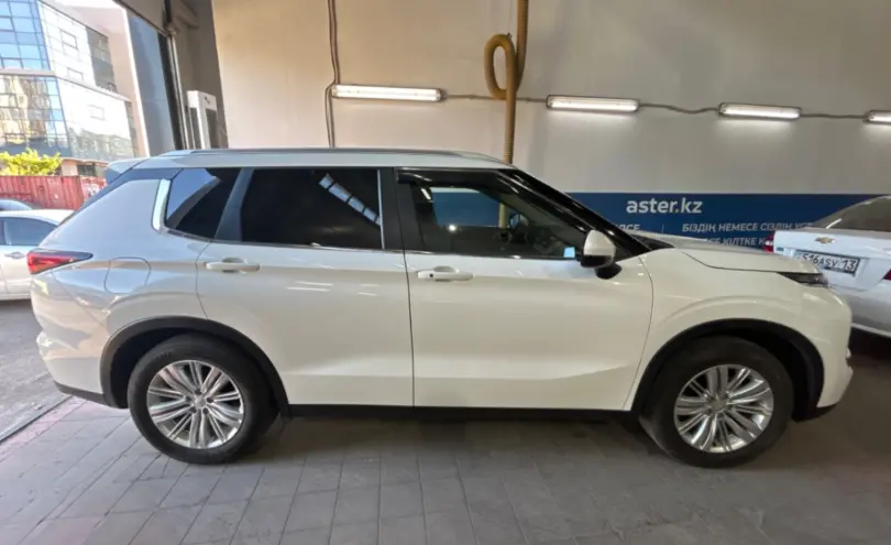 Mitsubishi Outlander 2023 года за 12 000 000 тг. в Астана фото 4