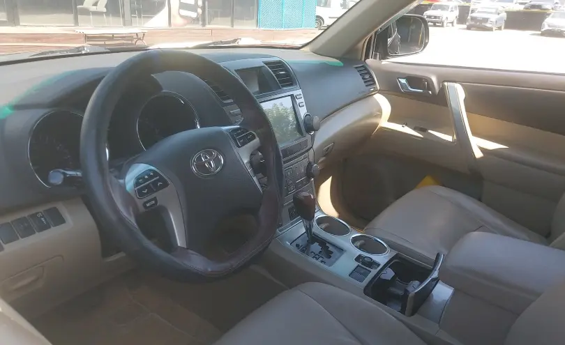 Toyota Highlander 2014 года за 10 000 000 тг. в Алматы фото 5