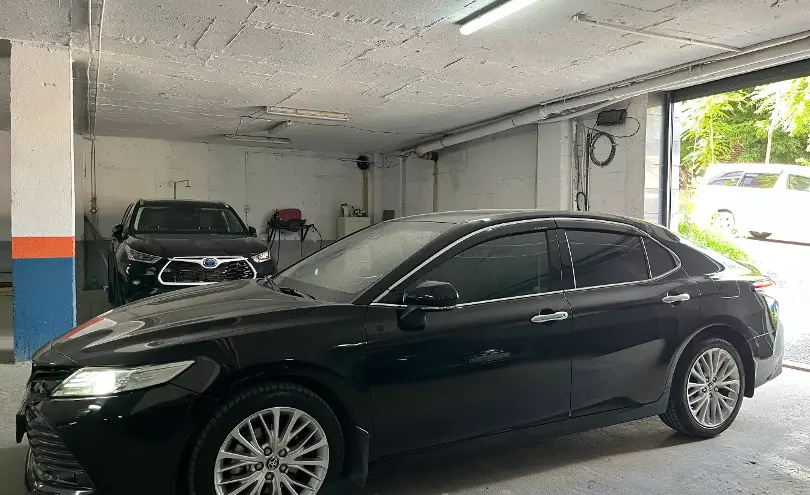 Toyota Camry 2020 года за 13 000 000 тг. в Шымкент