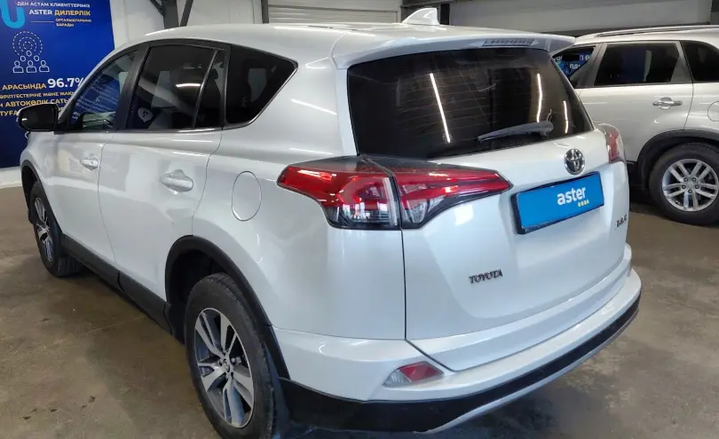 Toyota RAV4 2018 года за 11 000 000 тг. в Астана фото 4