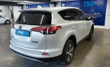 Toyota RAV4 2018 года за 11 000 000 тг. в Астана фото 3