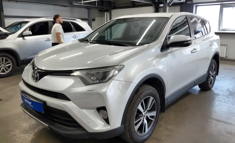 Toyota RAV4 2018 года за 11 000 000 тг. в Астана