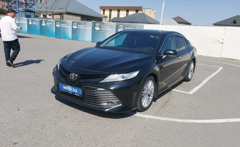 Toyota Camry 2019 года за 13 300 000 тг. в Шымкент