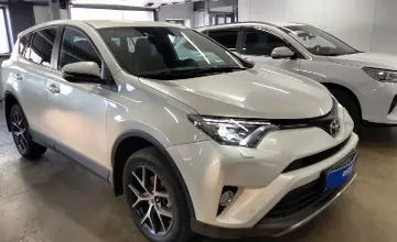 Toyota RAV4 2017 года за 10 000 000 тг. в Астана фото 2