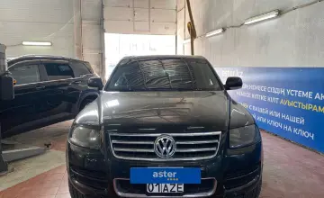 Volkswagen Touareg 2006 года за 4 500 000 тг. в Астана фото 2