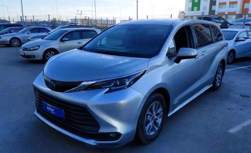 Toyota Sienna 2021 года за 21 000 000 тг. в Астана