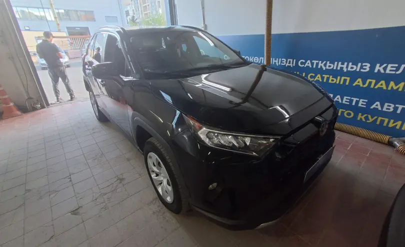 Toyota RAV4 2019 года за 13 000 000 тг. в Астана фото 3