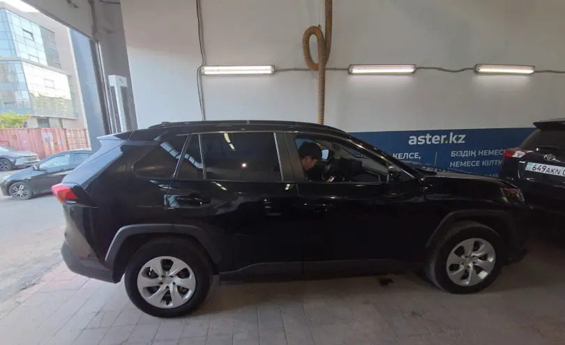 Toyota RAV4 2019 года за 13 000 000 тг. в Астана фото 4