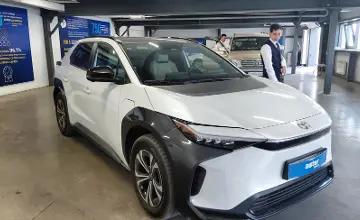 Toyota bZ4X 2022 года за 15 000 000 тг. в Астана фото 2