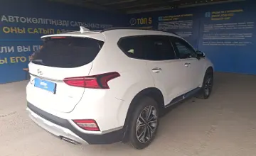 Hyundai Santa Fe 2018 года за 13 000 000 тг. в Алматы