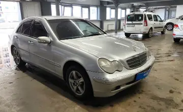 Mercedes-Benz C-Класс 2002 года за 2 600 000 тг. в Астана фото 2