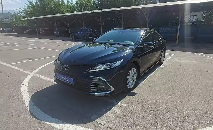 Toyota Camry 2023 года за 15 200 000 тг. в Алматы