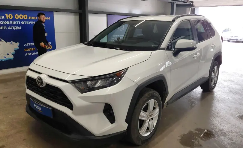 Toyota RAV4 2019 года за 13 000 000 тг. в Астана