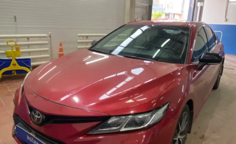 Toyota Camry 2021 года за 14 000 000 тг. в Астана