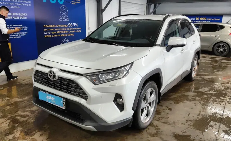 Toyota RAV4 2021 года за 15 000 000 тг. в Астана