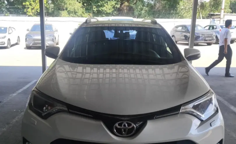 Toyota RAV4 2017 года за 11 000 000 тг. в Алматы фото 2