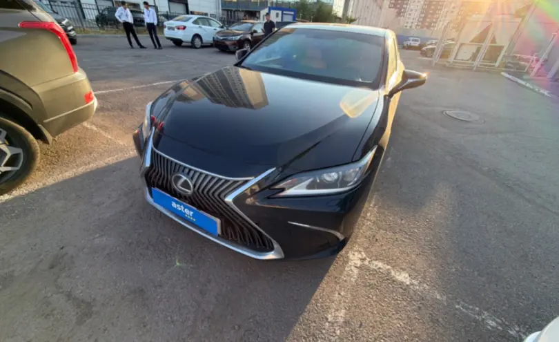 Lexus ES 2019 года за 18 000 000 тг. в Астана