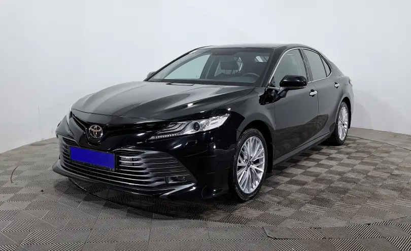Toyota Camry 2019 года за 13 300 000 тг. в Астана