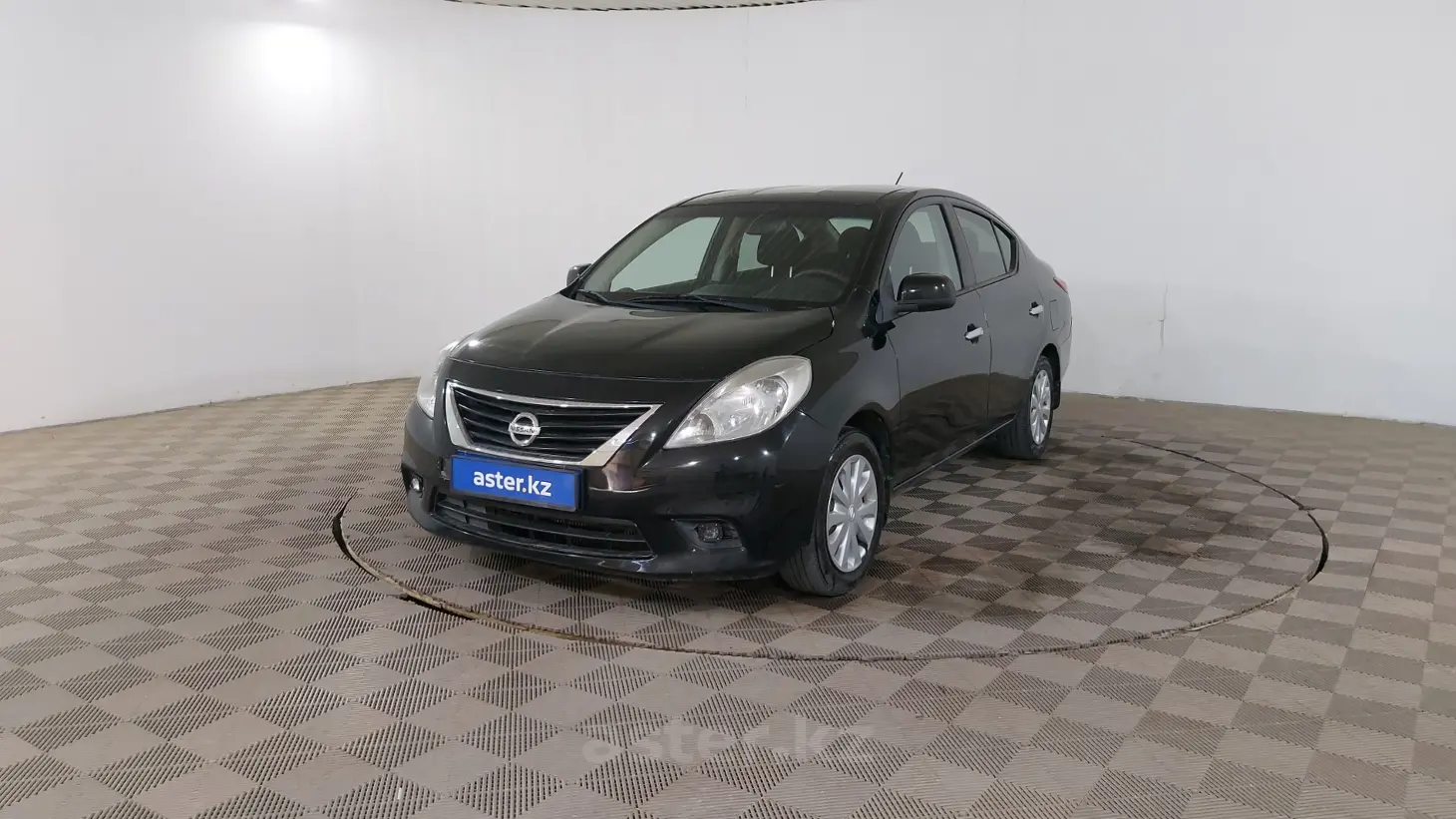 Nissan Versa, 2011