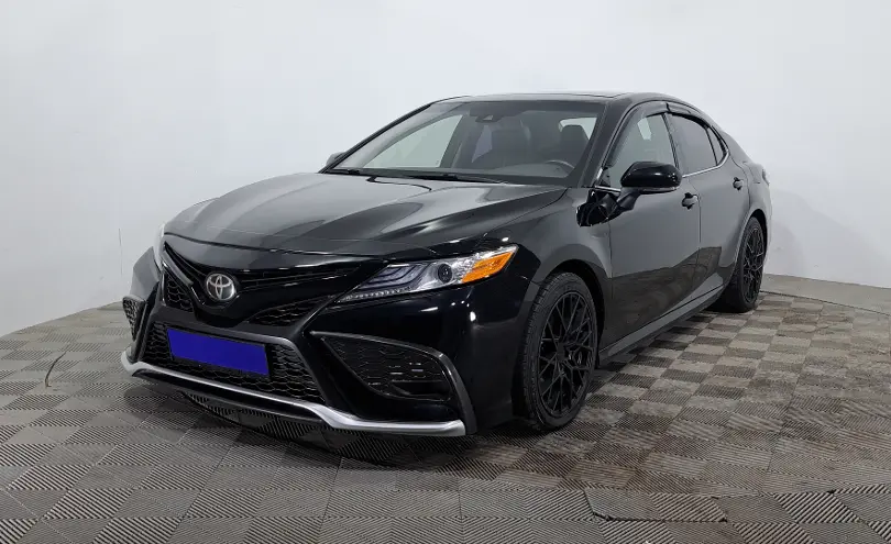 Toyota Camry 2019 года за 9 850 000 тг. в Астана