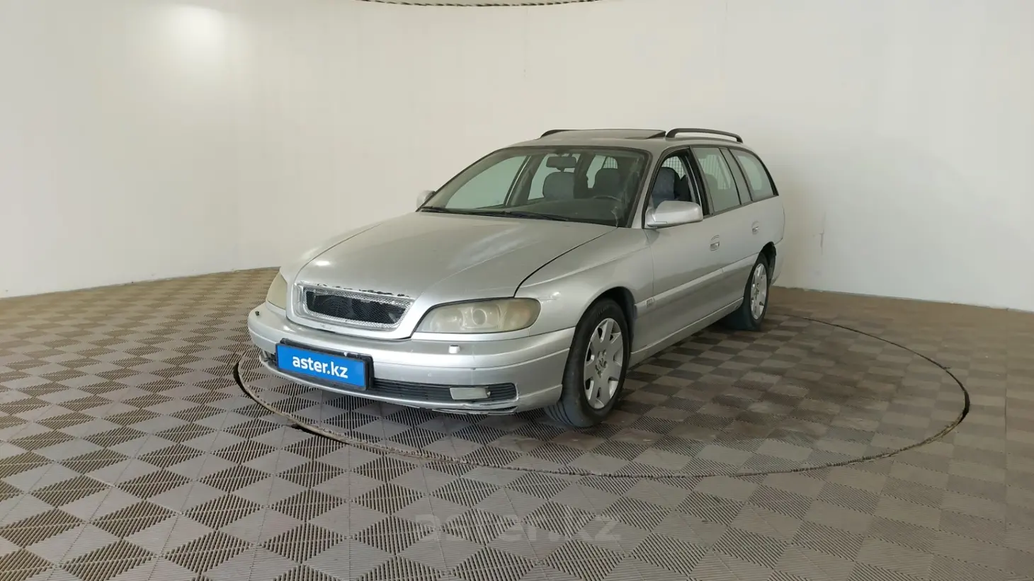Opel Omega, 2001