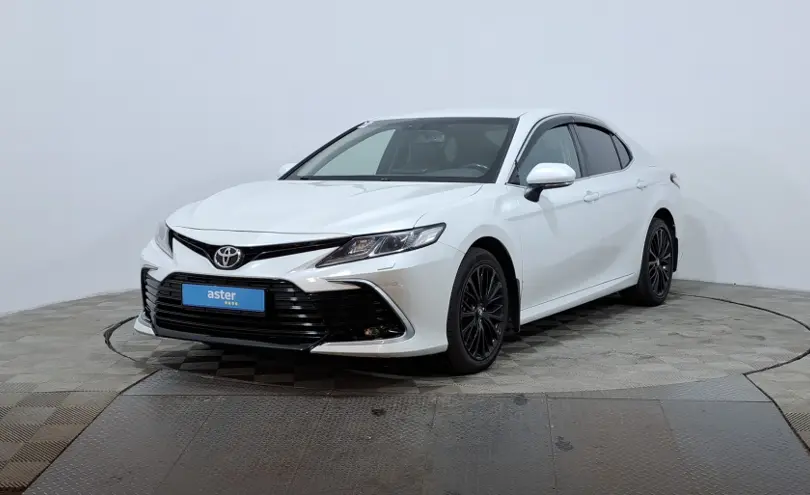 Toyota Camry 2021 года за 12 850 000 тг. в Астана