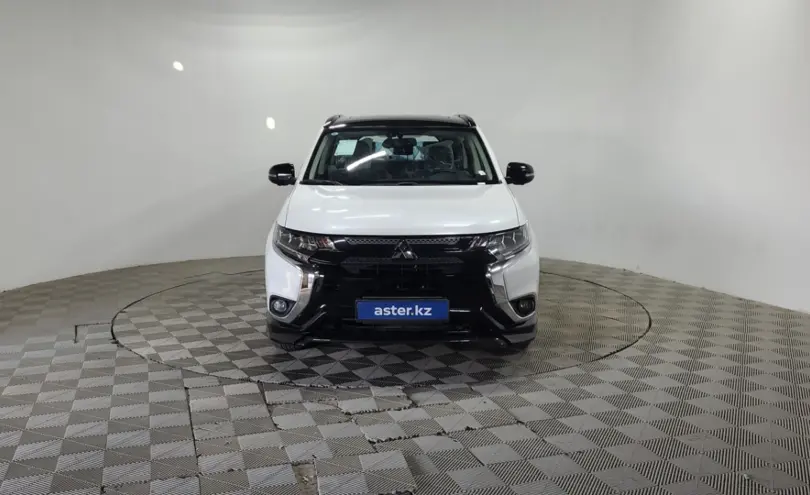 Mitsubishi Outlander 2022 года за 11 990 000 тг. в Алматы фото 2