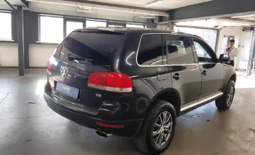 Volkswagen Touareg 2006 года за 4 190 000 тг. в Астана фото 3