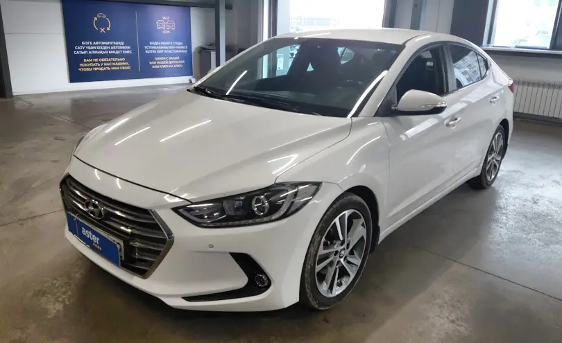 Hyundai Elantra 2018 года за 7 490 000 тг. в Астана