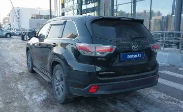 Toyota Highlander 2014 года за 12 690 000 тг. в Астана фото 2