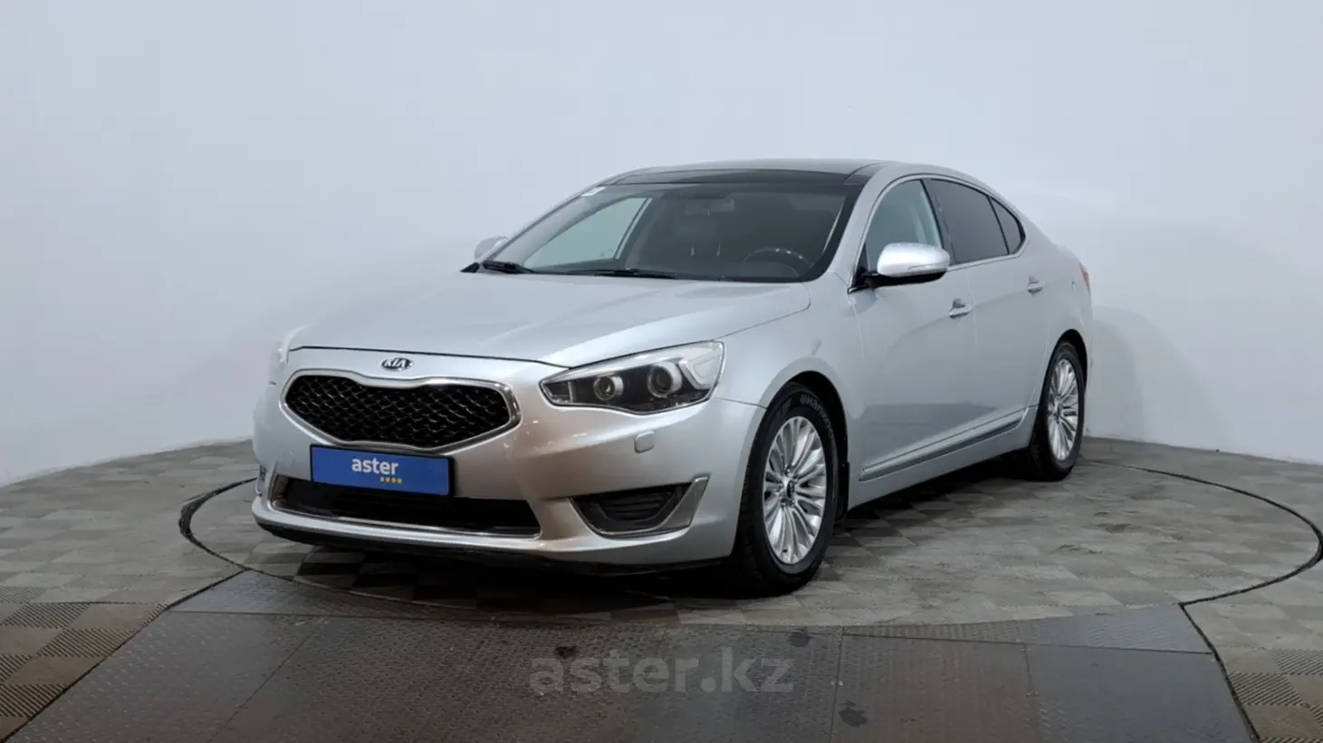 Kia Cadenza, 2015