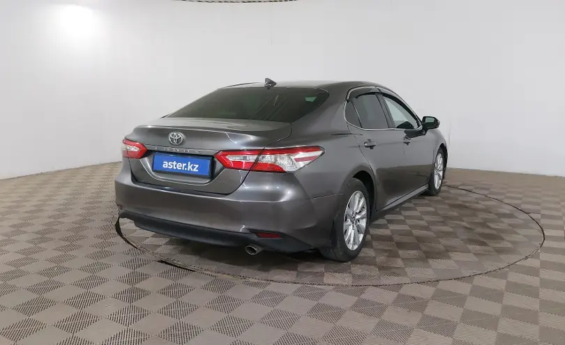 Toyota Camry 2019 года за 8 690 000 тг. в Шымкент фото 5