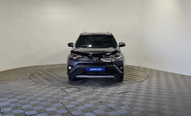 Toyota RAV4 2016 года за 8 990 000 тг. в Алматы фото 2